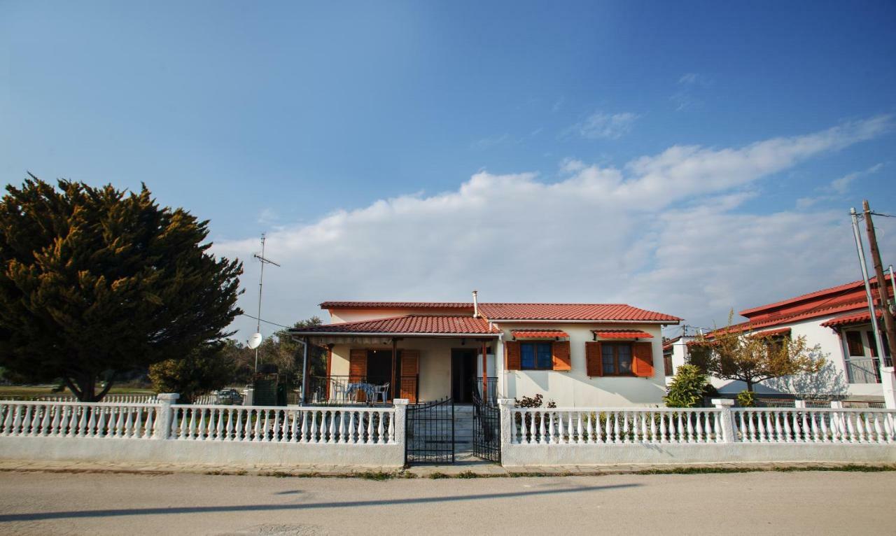 Halkidiki Seafront Beach House Nea Kallikrateia Экстерьер фото