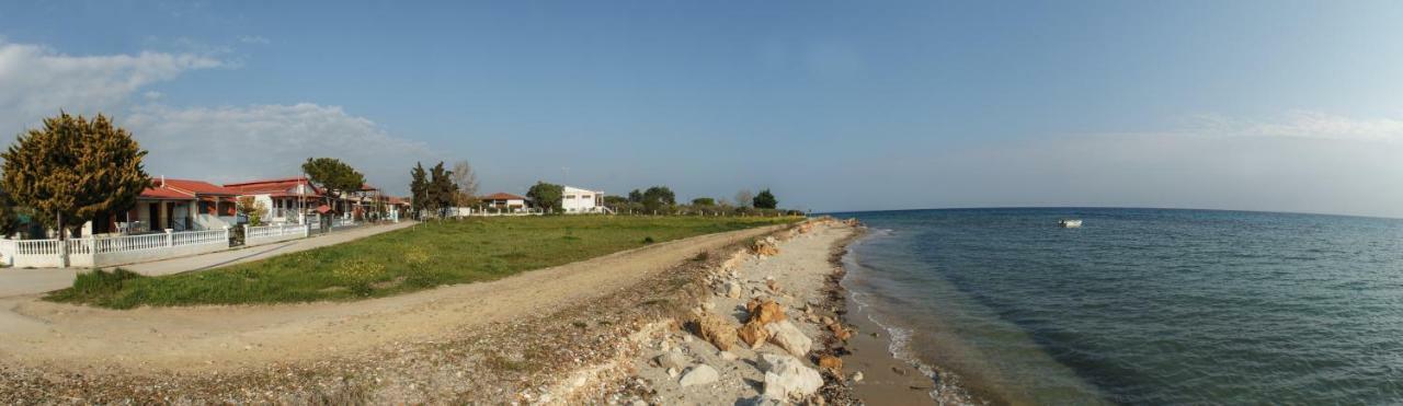 Halkidiki Seafront Beach House Nea Kallikrateia Экстерьер фото