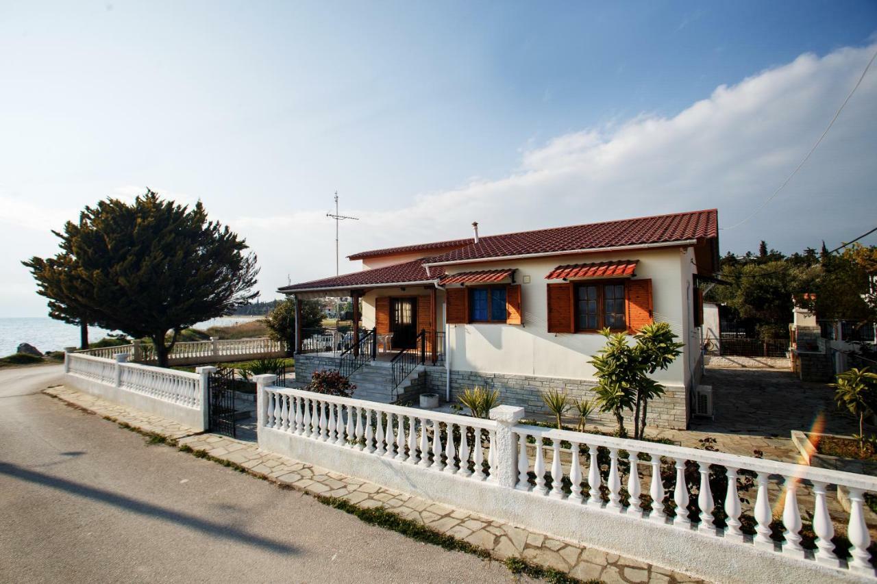 Halkidiki Seafront Beach House Nea Kallikrateia Экстерьер фото